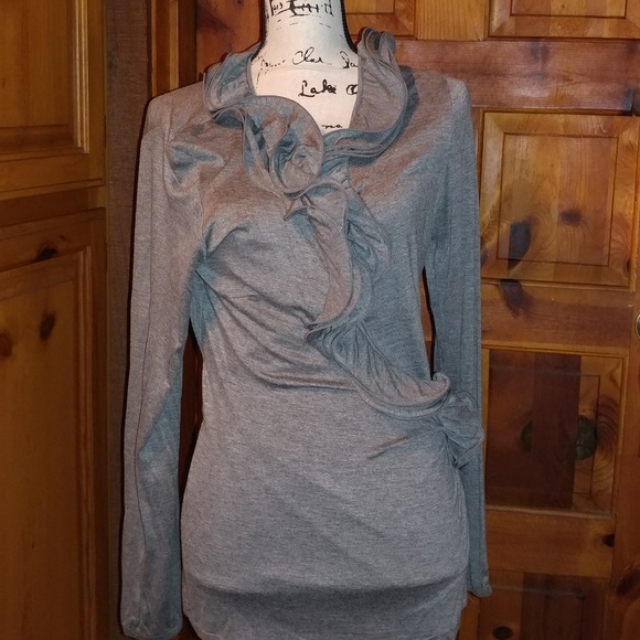 💛2/$20💛Interesting gray topwith ruffles and belt - Picture 2 of 7